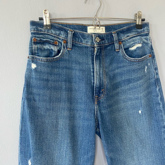 Abercrombie & Fitch The Mom HIgh Rise Distressed Jean Size 8 - Picture 5 of 9